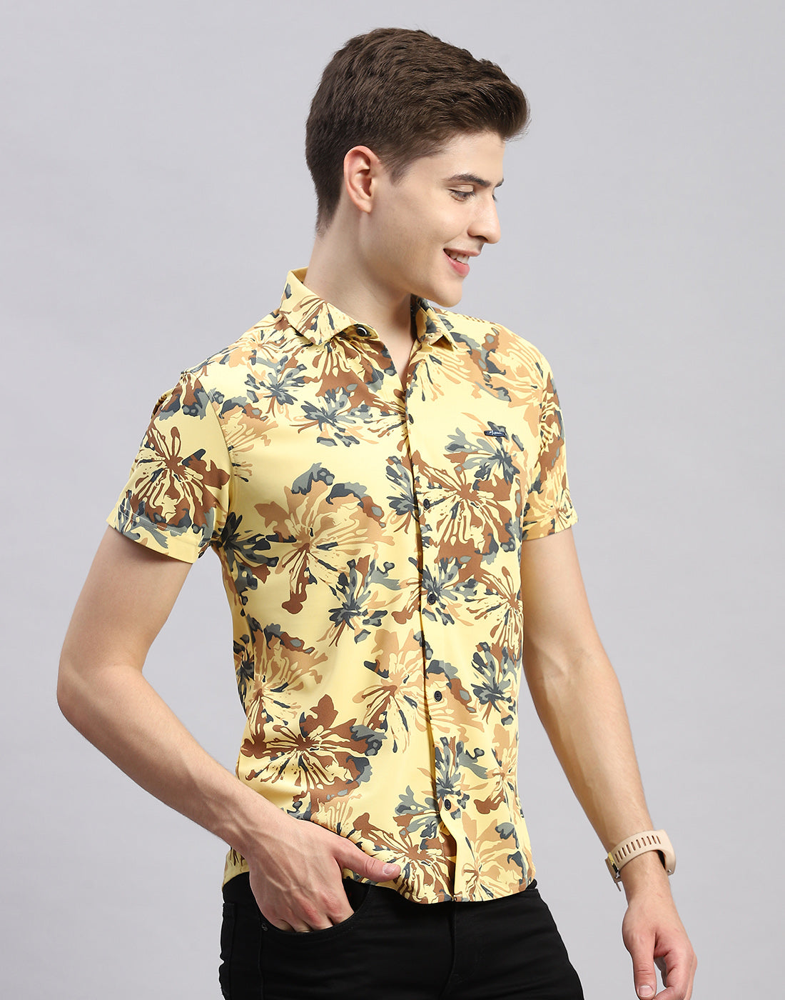 Men Yellow Floral Print Collar Half Sleeve Shirt