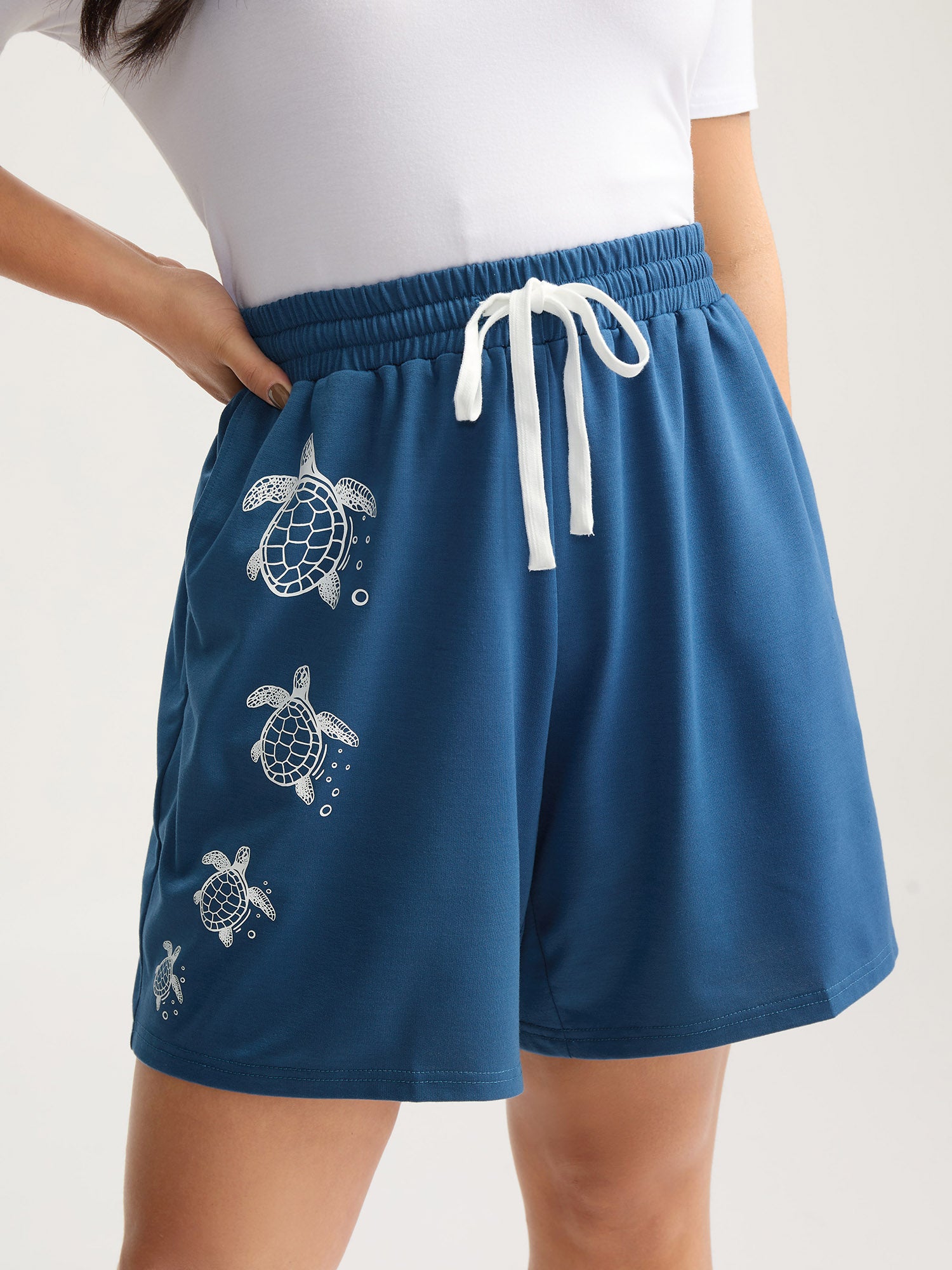 Turtle Print Drawstring Straight-Leg Shorts