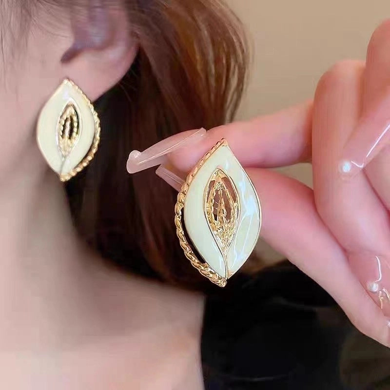 1 Pair Fashion Flower Butterfly Bow Knot Inlay Alloy Artificial Pearls Rhinestones Shell Earrings