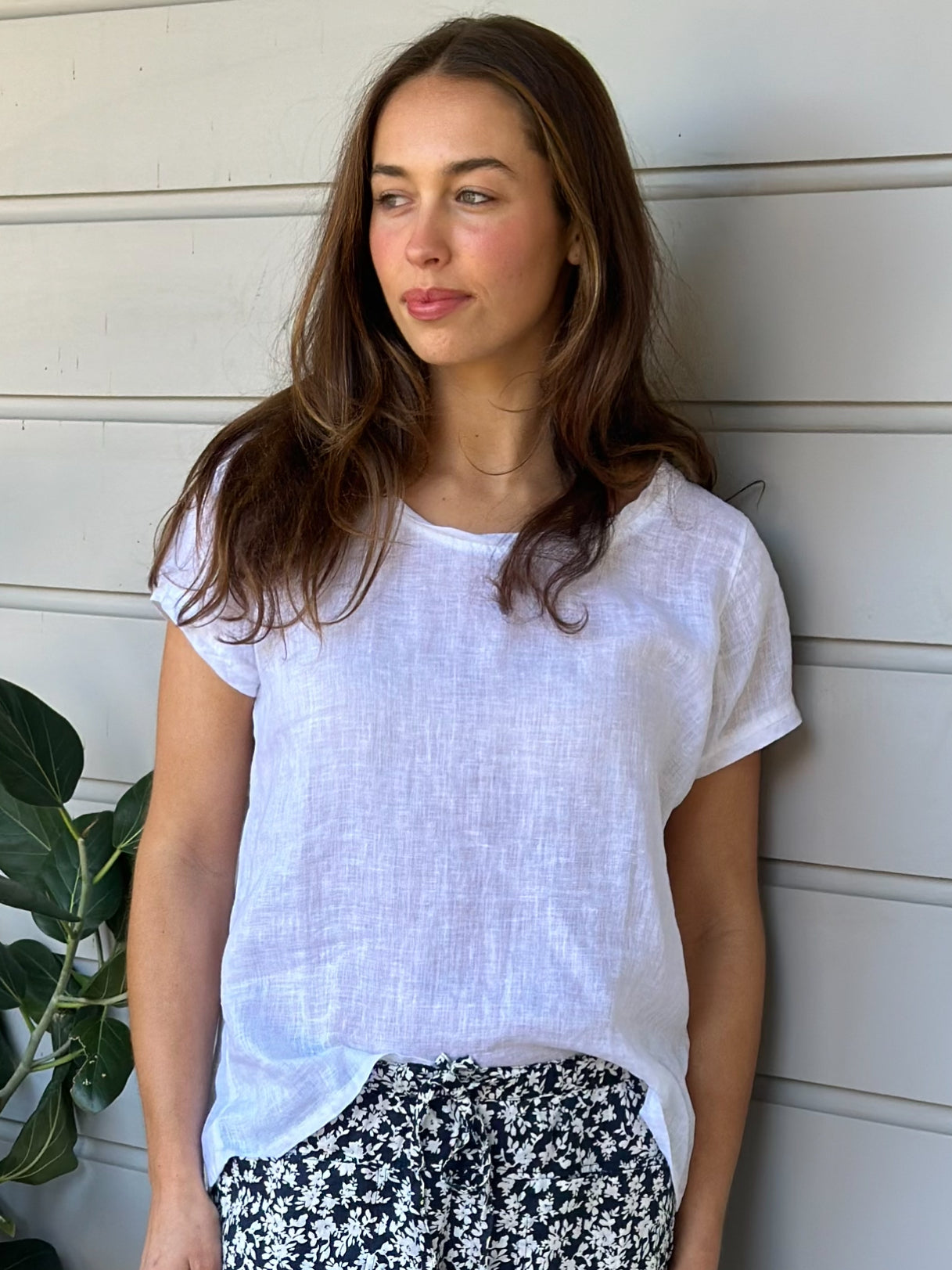 ellie round neck-white linen