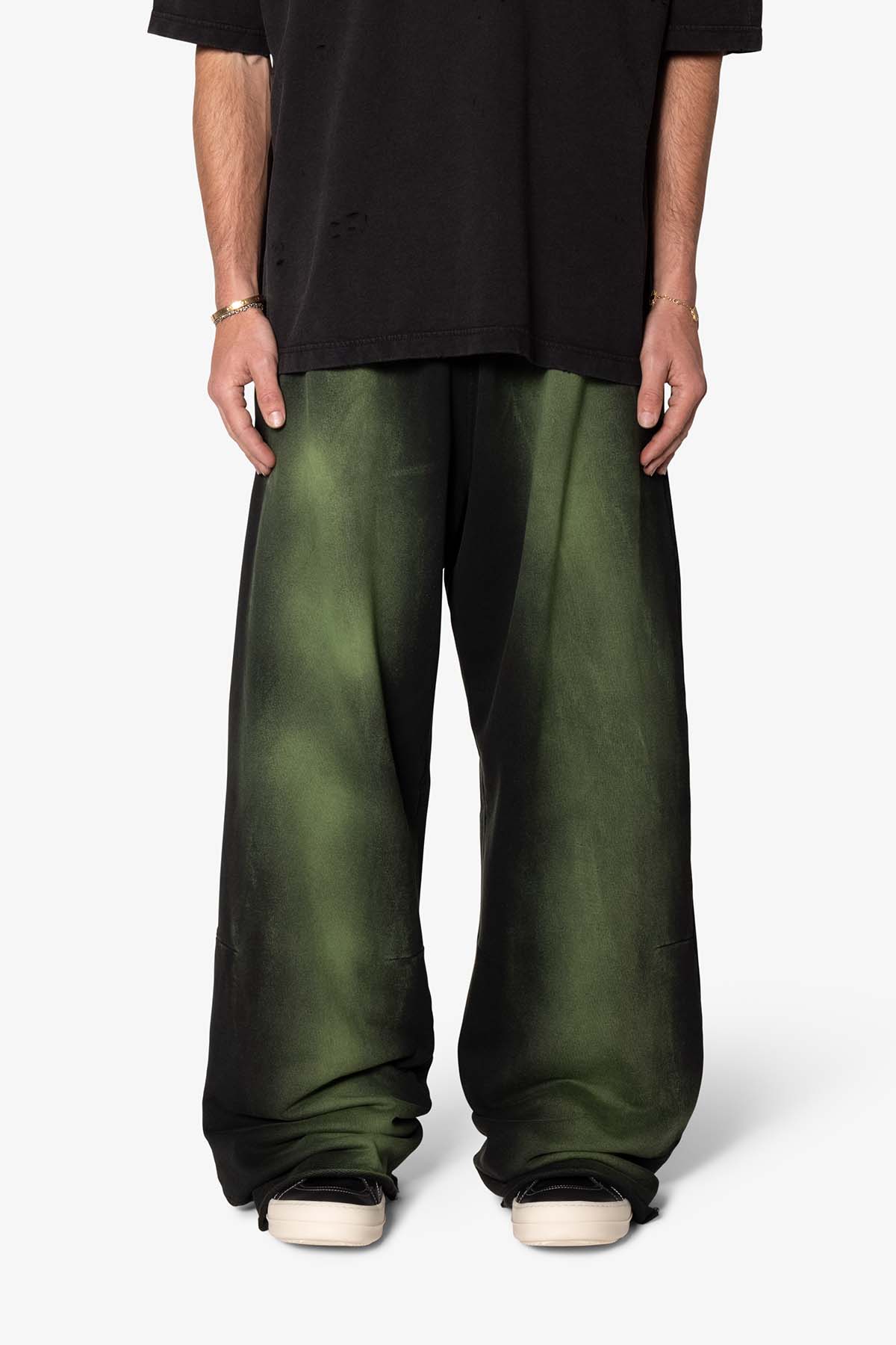 Sprayed Ultra Baggy Sweatpants - Olive/Black