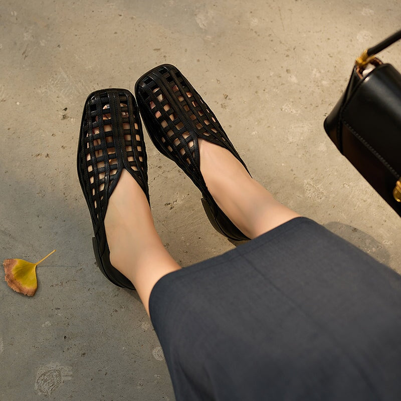 Women's Wide-Fit Woven Cow Leather Closed-Toe Block Heel Mules in Black