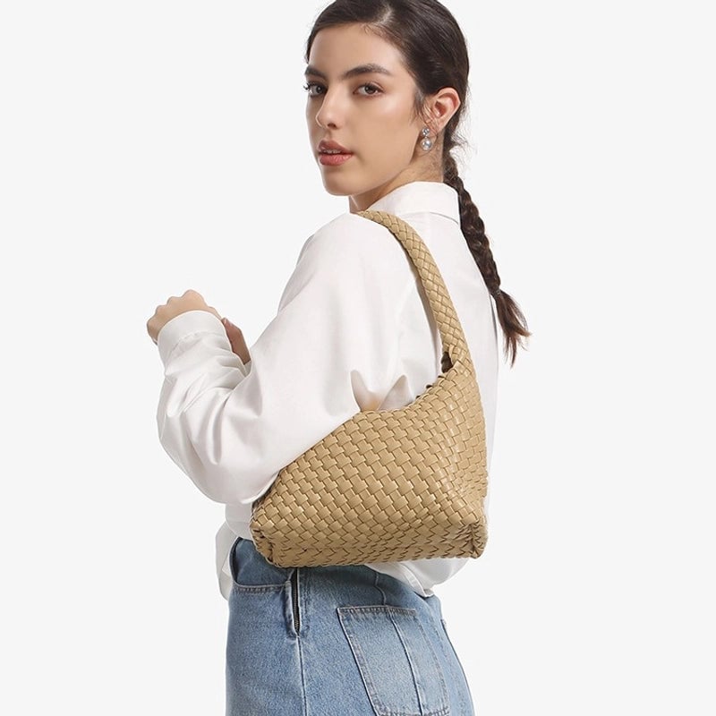 Women's Medium Pu Leather Solid Color Classic Style Streetwear Weave Square Magnetic Buckle Underarm Bag