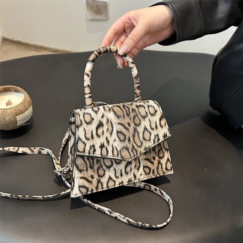 Women's Medium Pu Leather Leopard Vintage Style Streetwear Sewing Thread Square Flip Cover Crossbody Bag