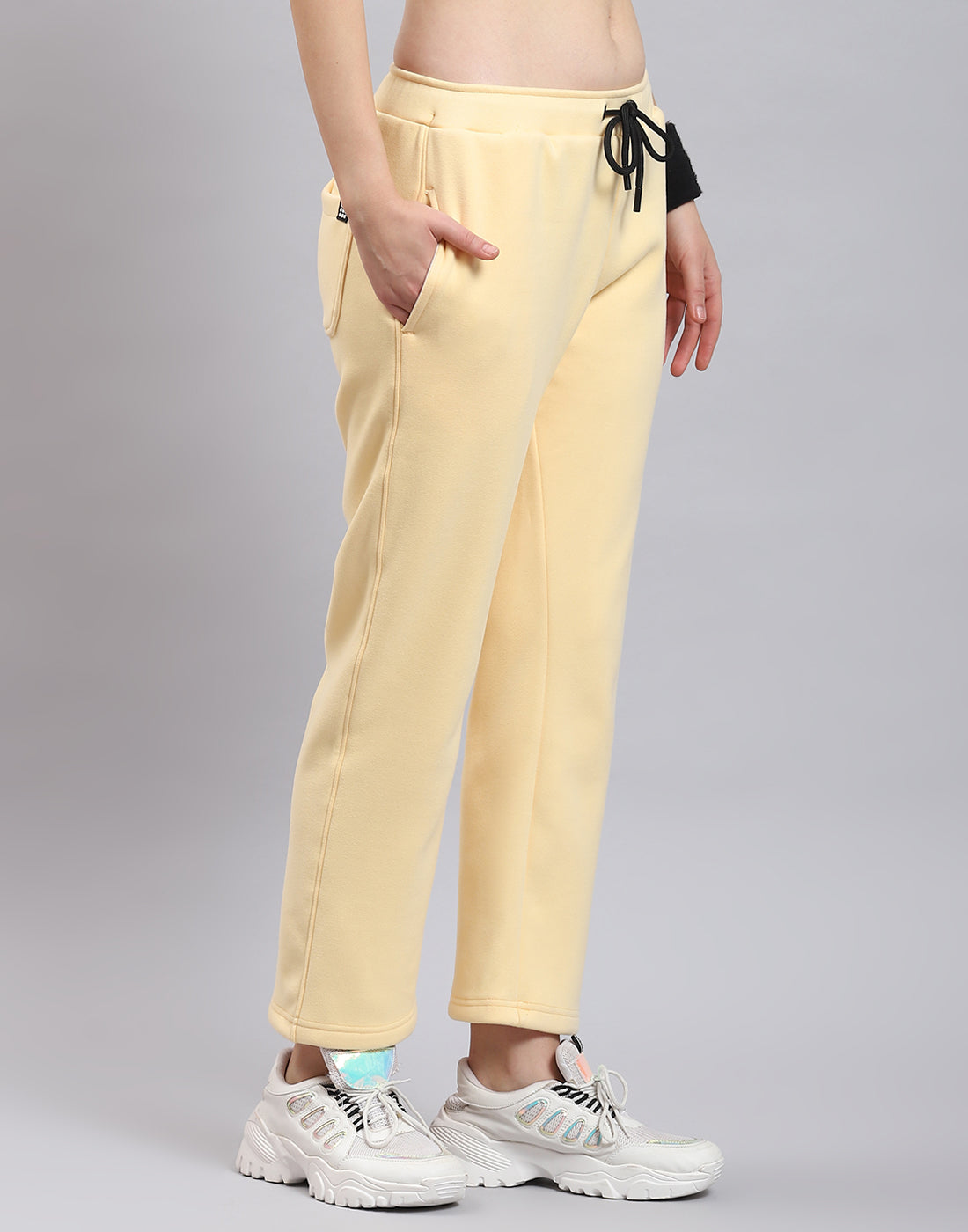 Women Beige Solid Regular Fit Winter Lower