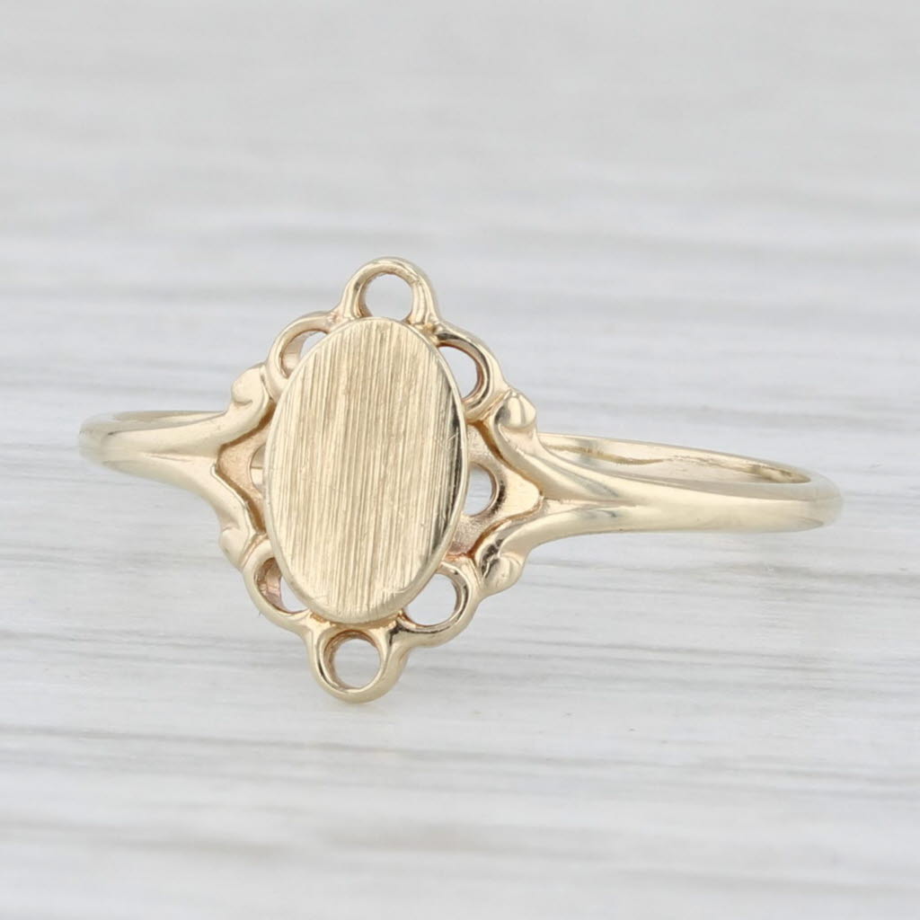 Vintage Engravable Signet Ring 10k Yellow Gold Small Size 4