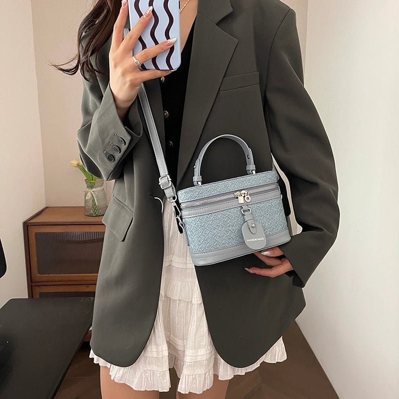 Women's Pu Leather Solid Color Elegant Classic Style Zipper Bucket Bag