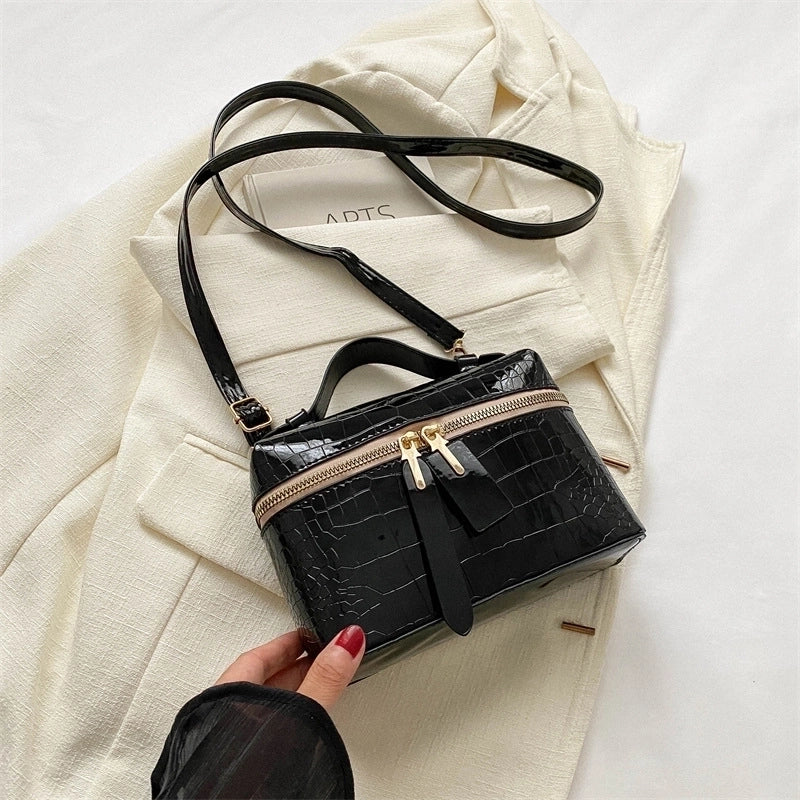 Women's Medium All Seasons Pu Leather Solid Color Streetwear Square Zipper Shoulder Bag Handbag Bucket Bag