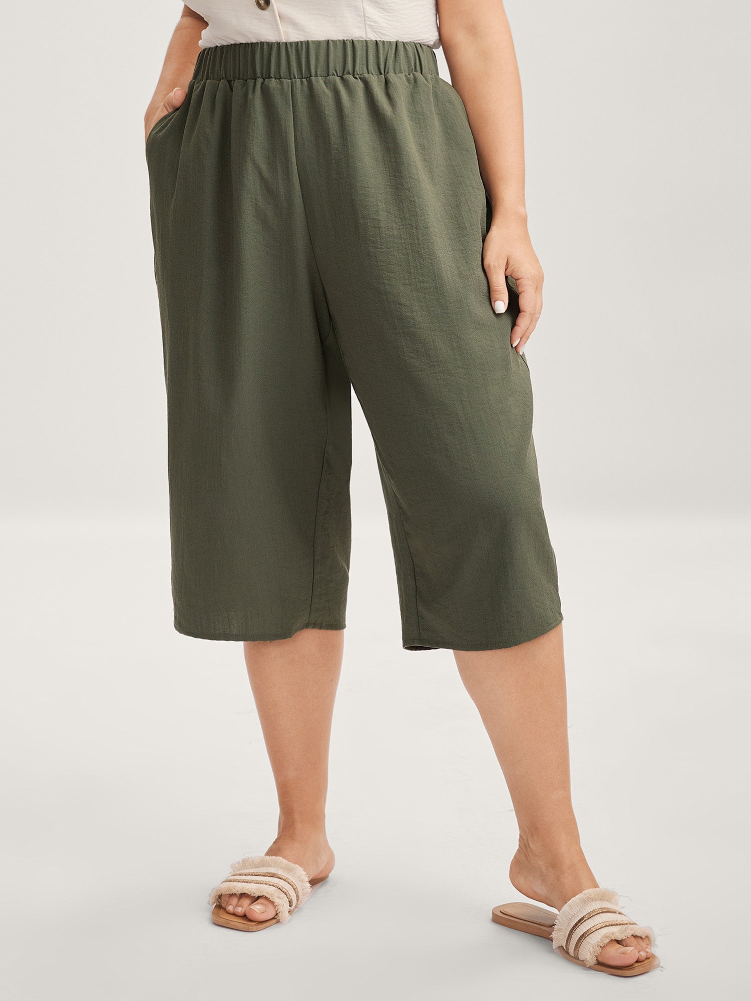 Stretchy Waist Straight-Leg Capri Pants