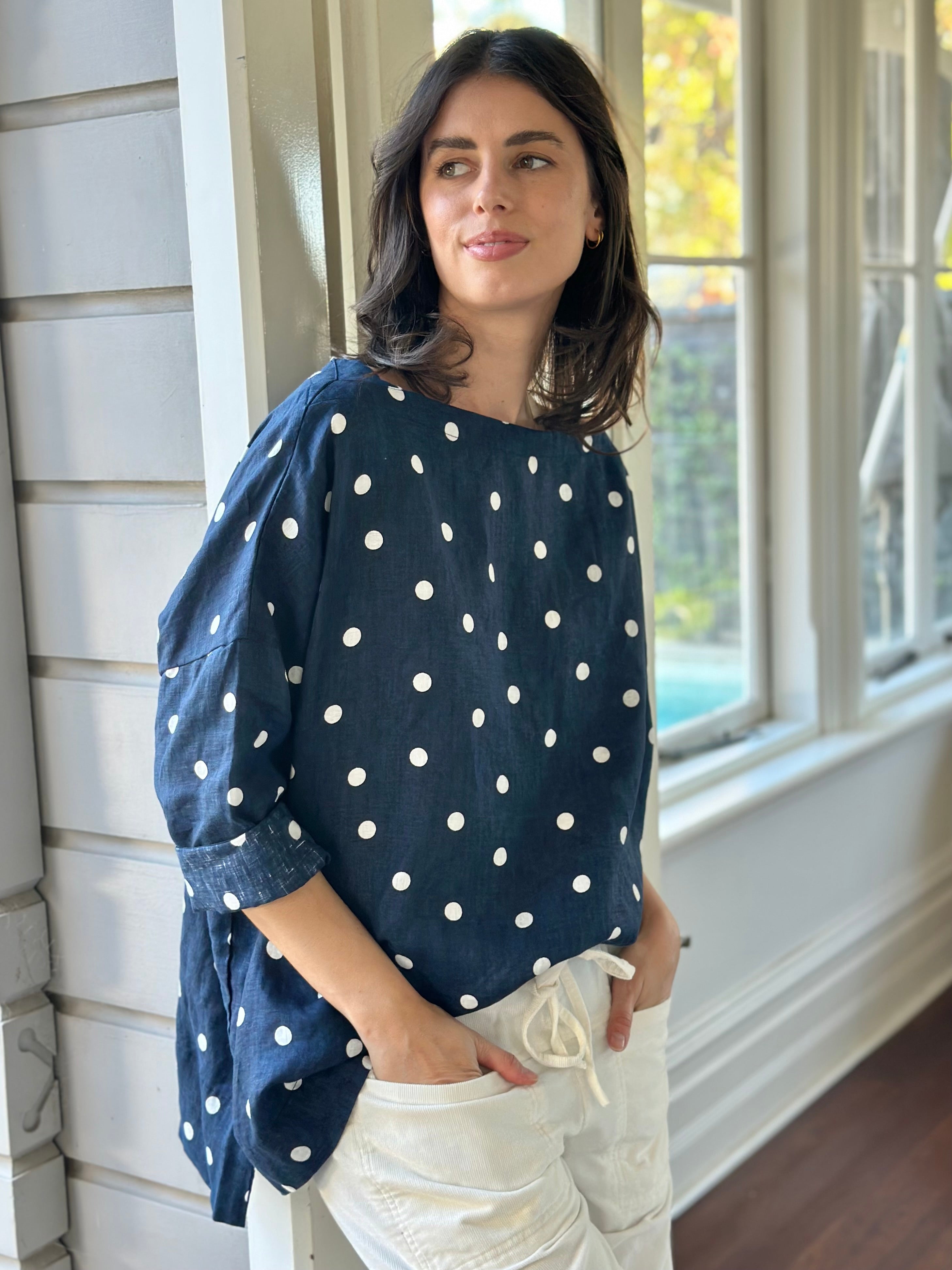 avril top - navy spot