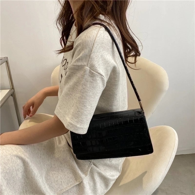 Women's Small Pu Leather Solid Color Vintage Style Flip Cover Underarm Bag