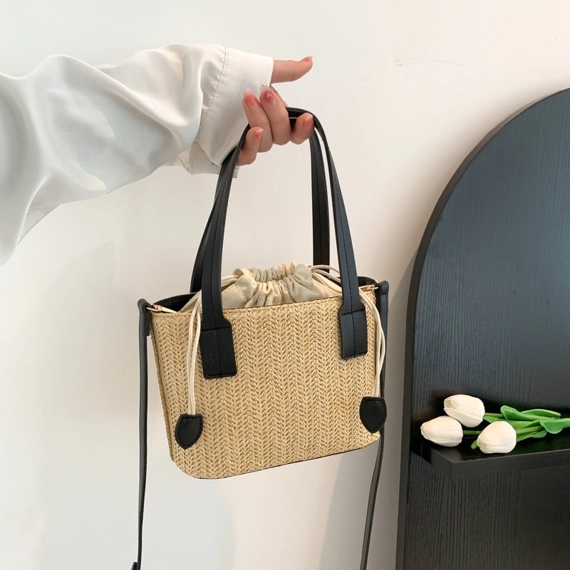 Women's Medium Straw Solid Color Vacation Sewing Thread Bucket String Handbag