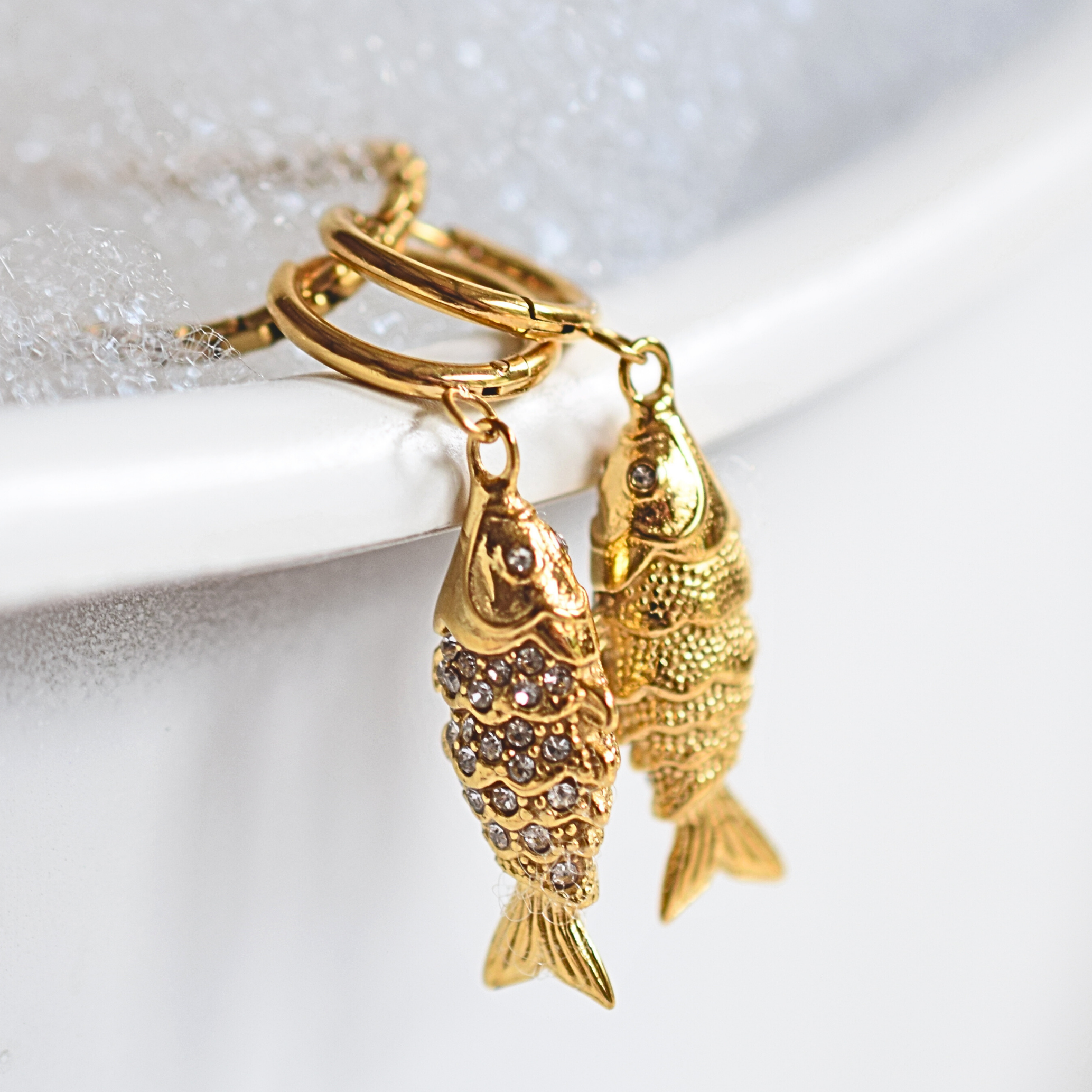 Sparkled fish hoops - Gold