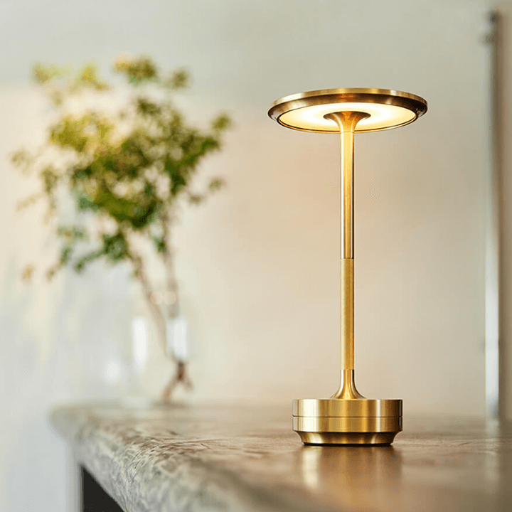 Cordless metal table lamp - dimmable and rechargeable desk lamp