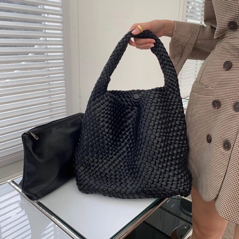Women's Pu Leather Solid Color Classic Style Weave Bucket Magnetic Buckle Shoulder Bag