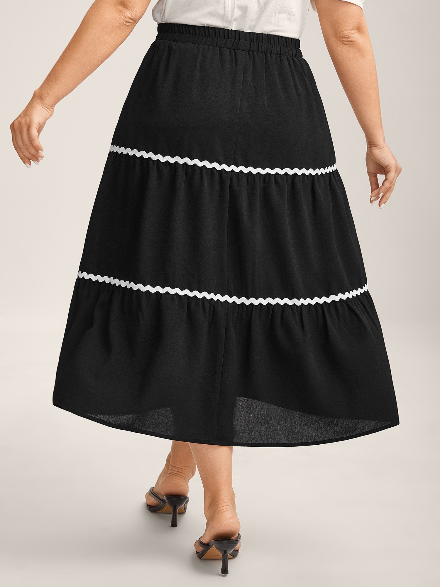Wavy Lace Trim Tiered Maxi Skirt