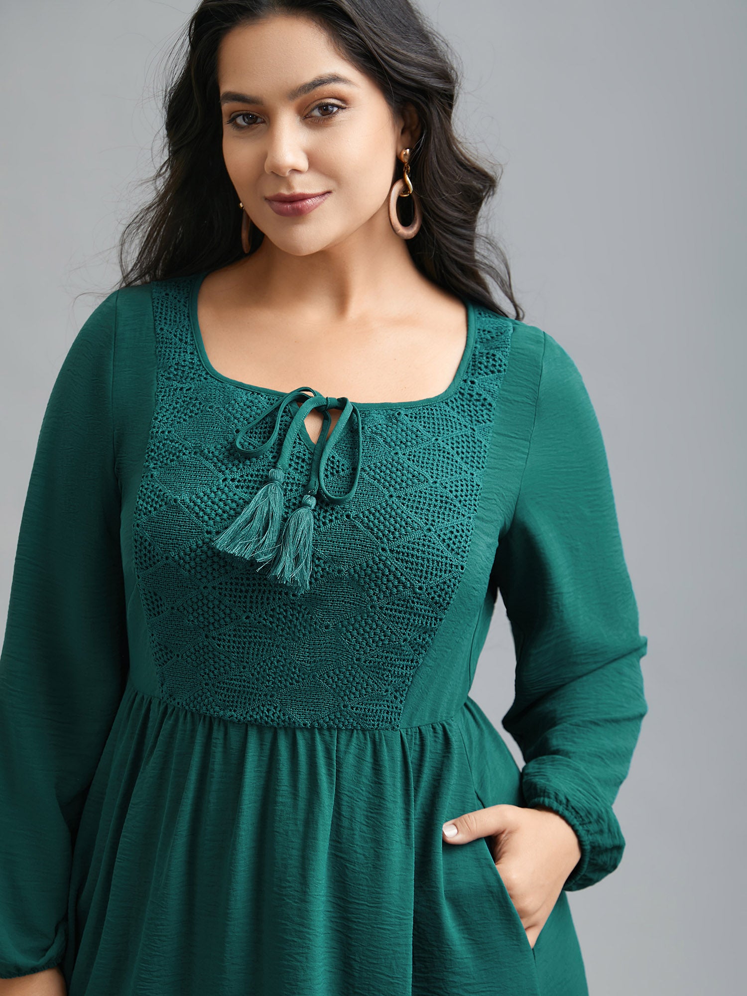 Lace Neck Detail Tassels Midi Dress