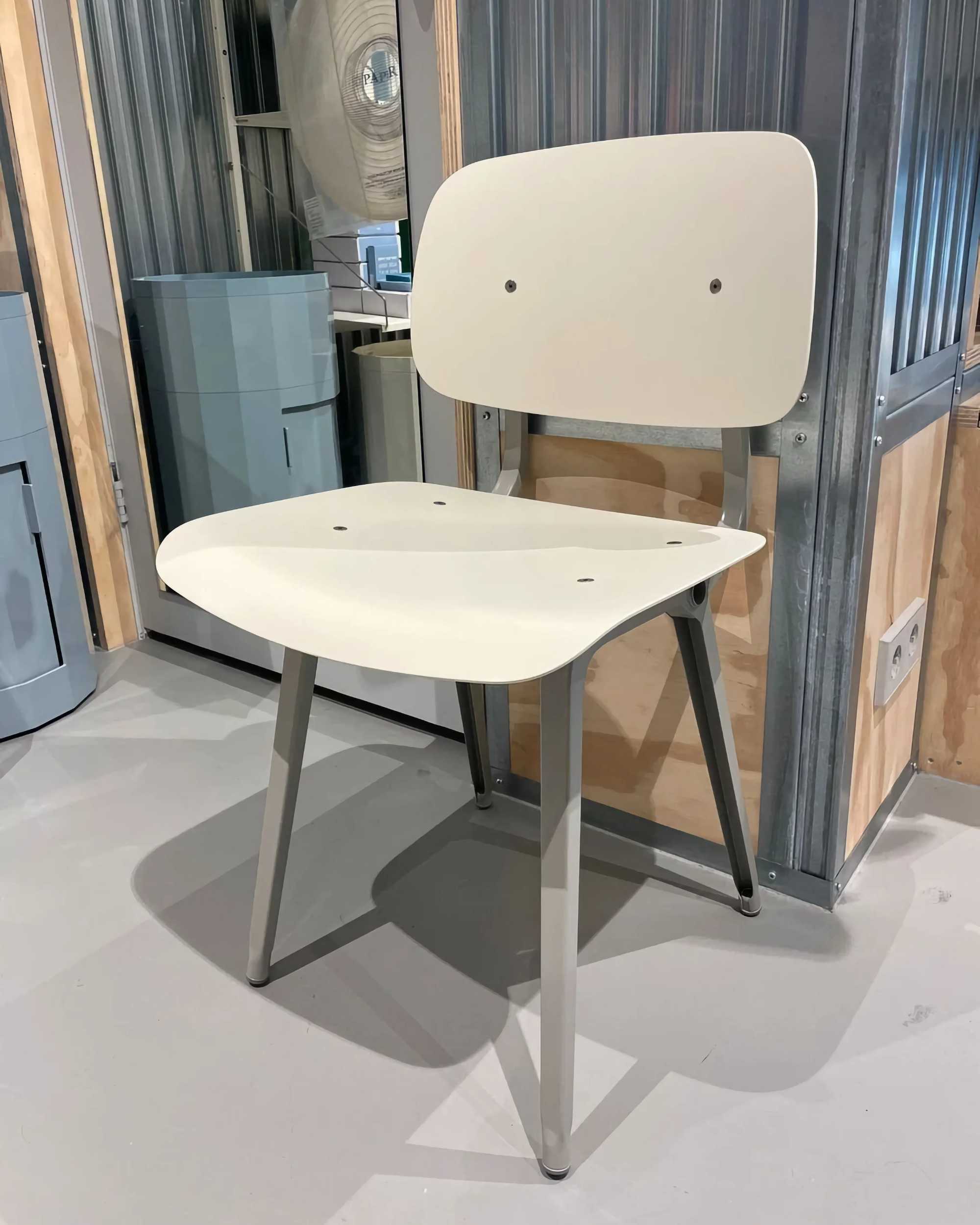 Revolt chair beige steel. Rice