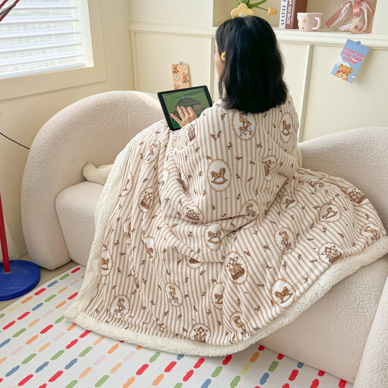 Casual Elegant Animal Heart Shape Milk Fiber Blanket Bedding
