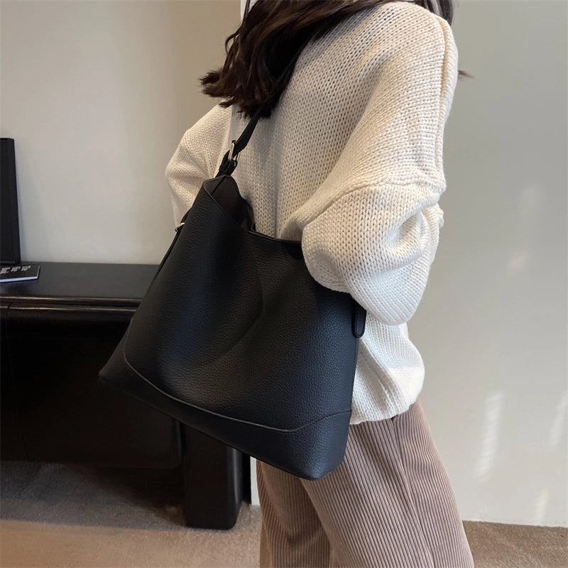 Women's Pu Leather Solid Color Basic Classic Style Streetwear Sewing Thread Square Magnetic Buckle Tote Bag