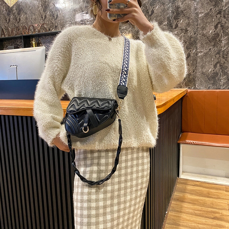 Popular New Trendy Diamond Texture Shoulder Crossbody Saddle Bag