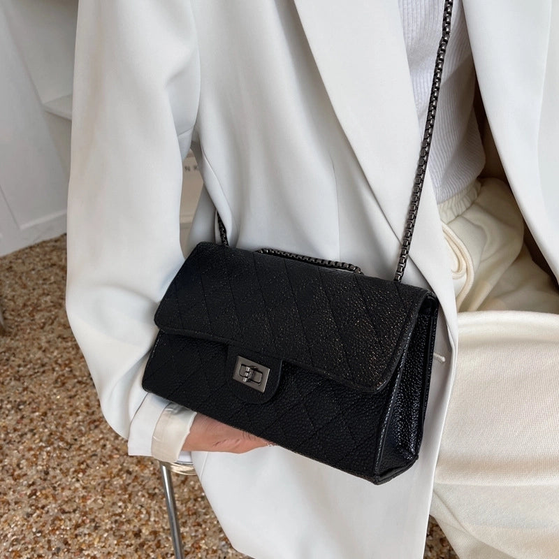 Women's Medium Pu Leather Solid Color Lingge Streetwear Square Flip Cover Underarm Bag