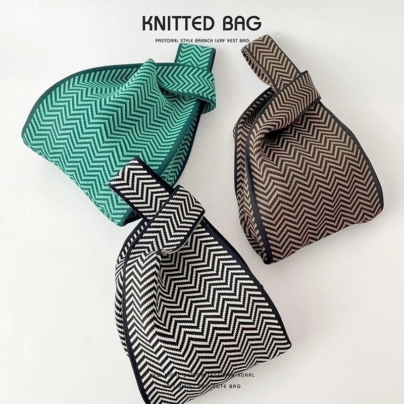 Women's Medium Polyester Geometric Classic Style Open Handbag