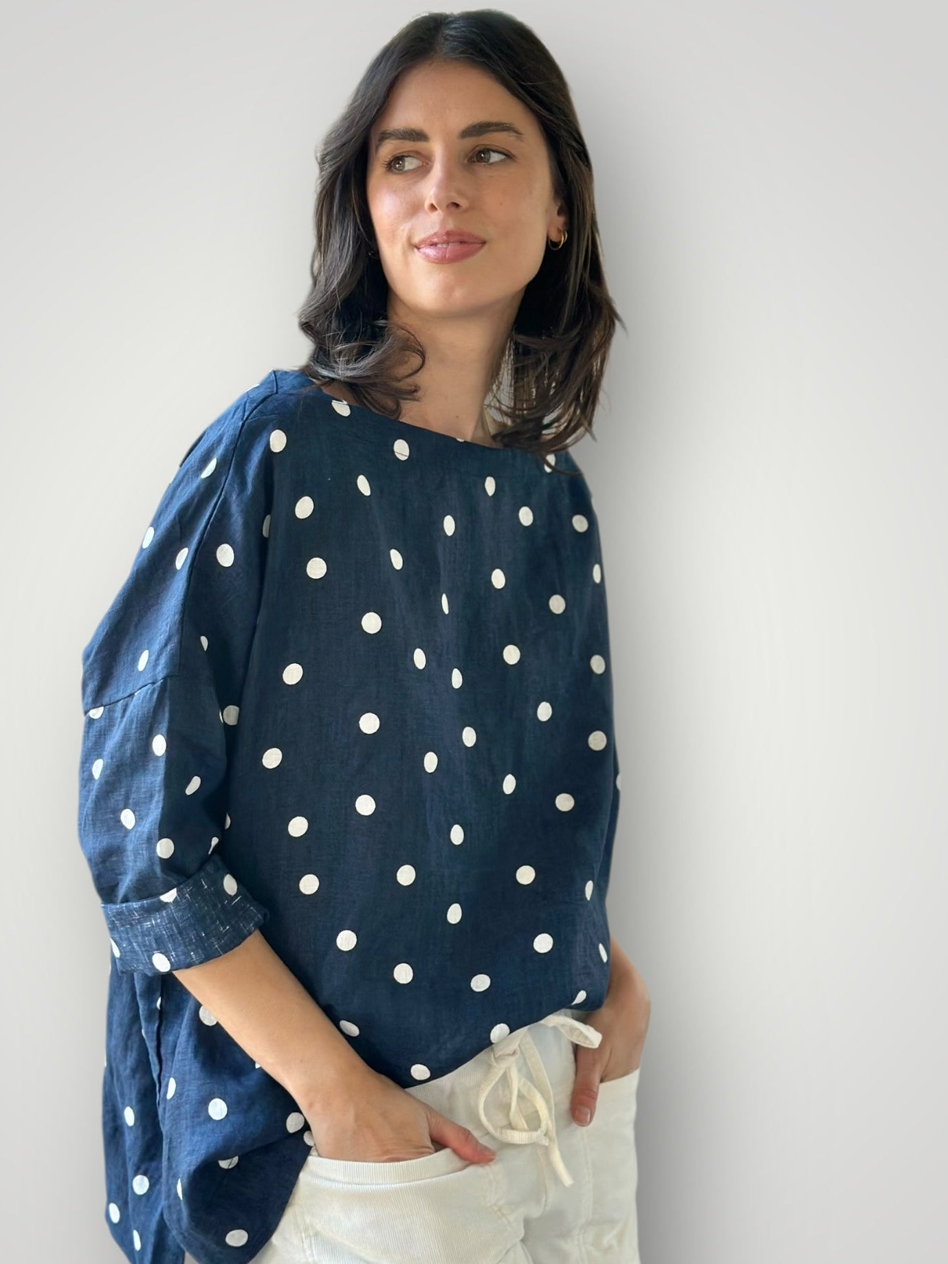 avril top - navy spot