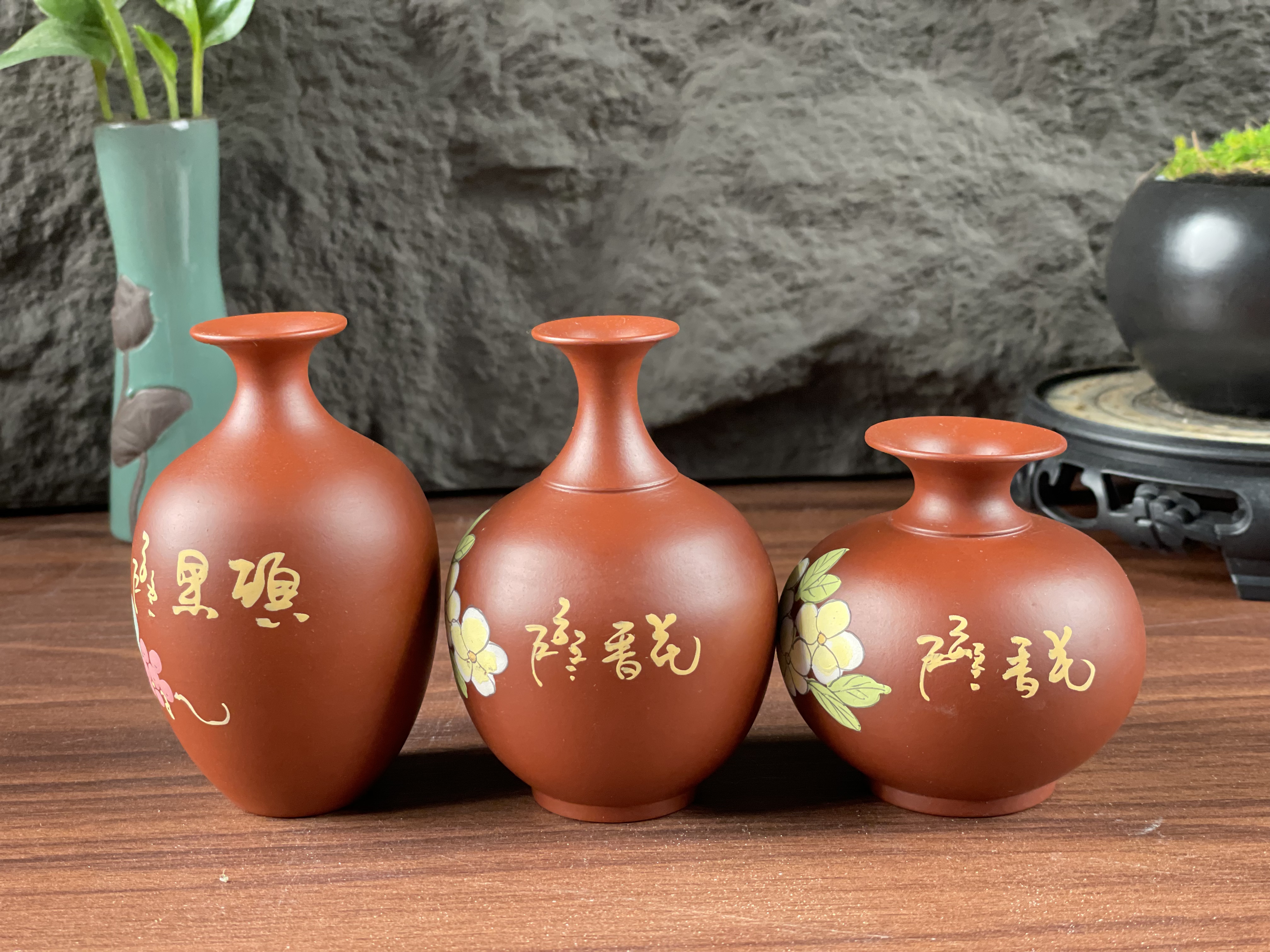 Yixing purple clay vase from China