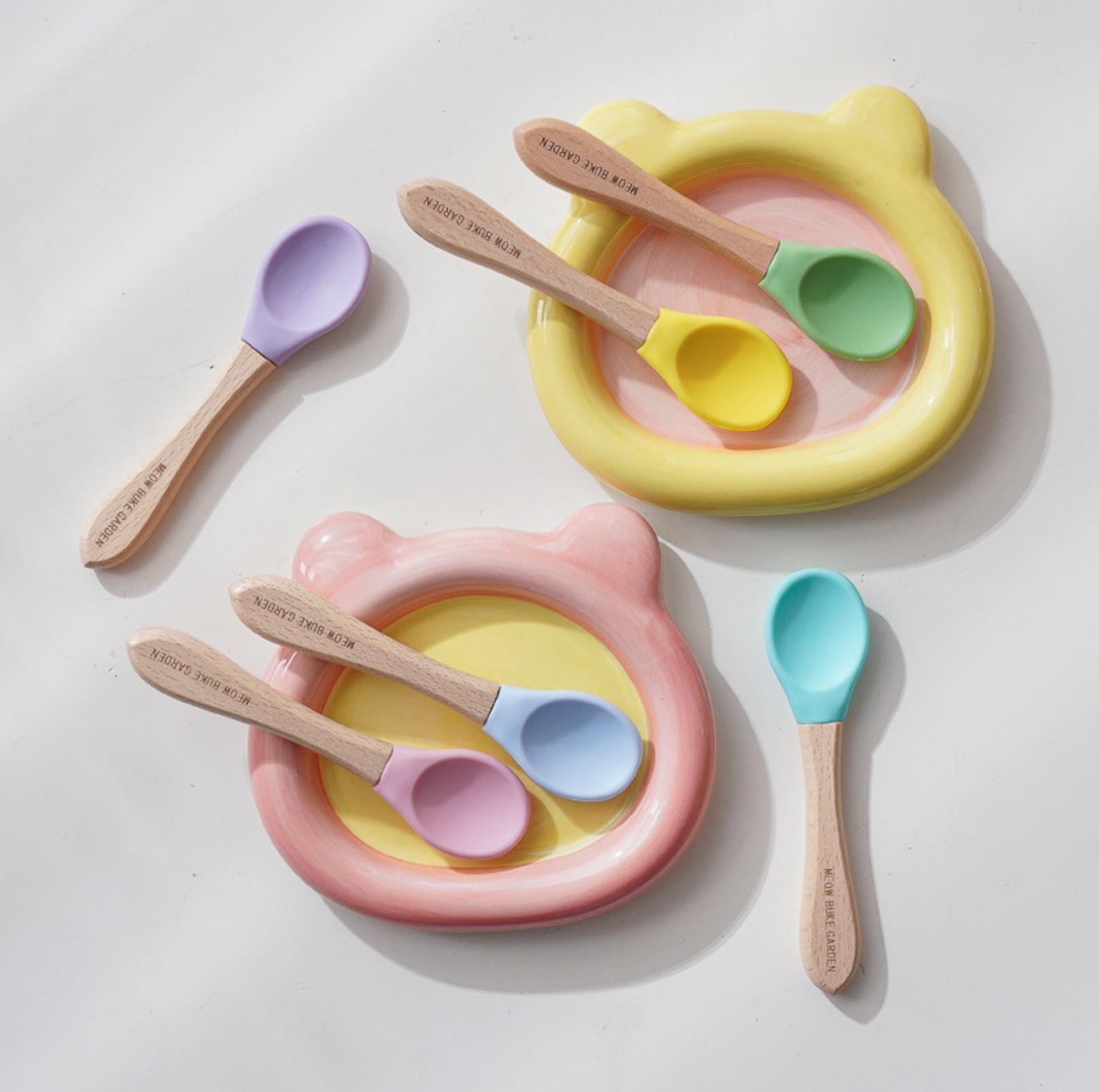 Elegant Baby-Grade Silicone Pet Food Spoon with Wooden Handle