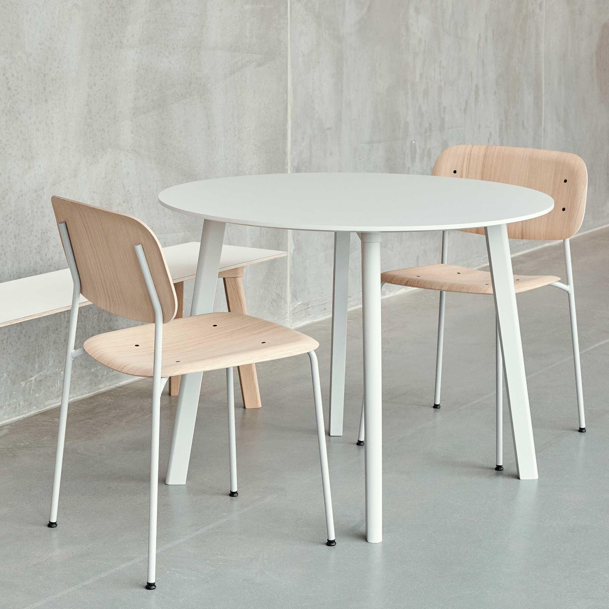 Soft Edge 40 Chair. Lacquered Oak/Soft Grey