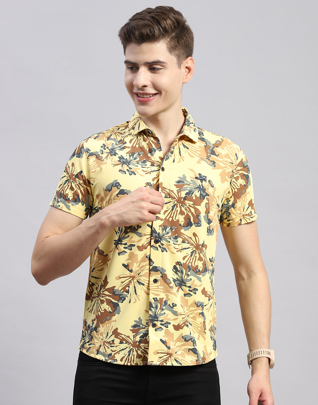 Men Yellow Floral Print Collar Half Sleeve Shirt