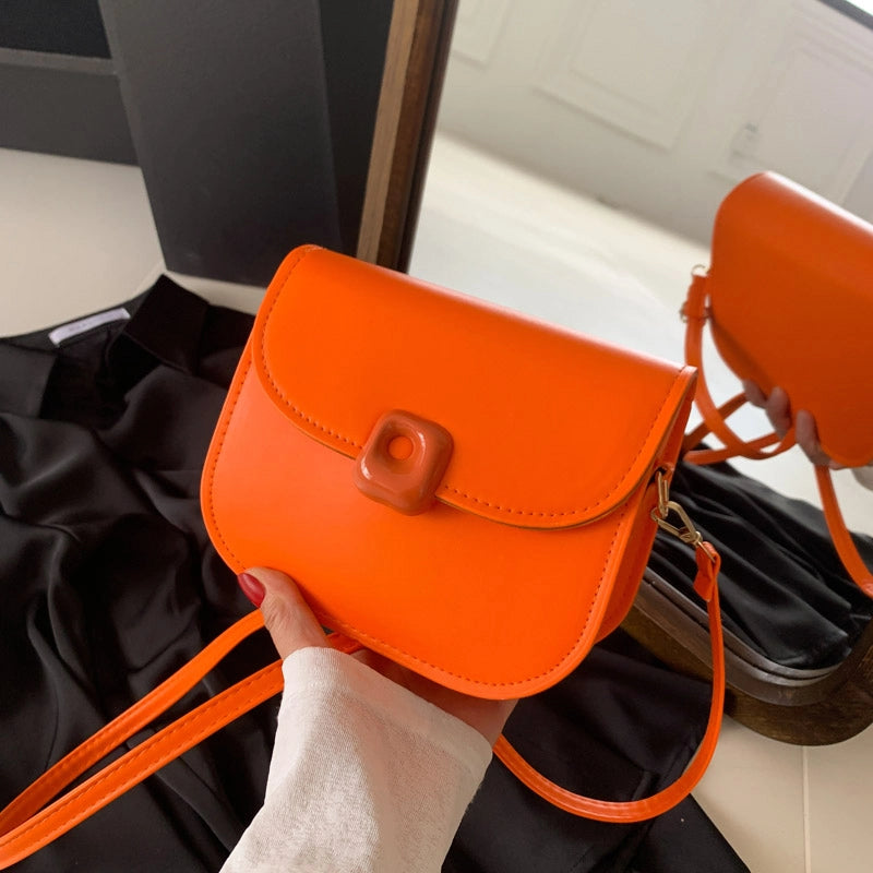 Women's Pu Leather Solid Color Streetwear Semicircle Flip Cover Shoulder Bag Crossbody Bag