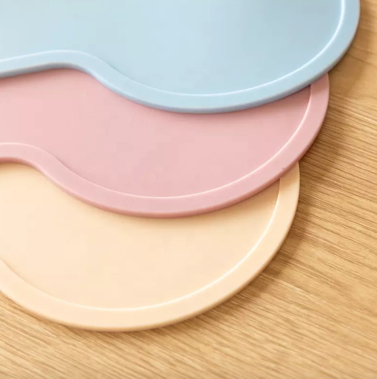 Non Slip Raised Lip Bone Pet Feeding Mat - Soft Mauve