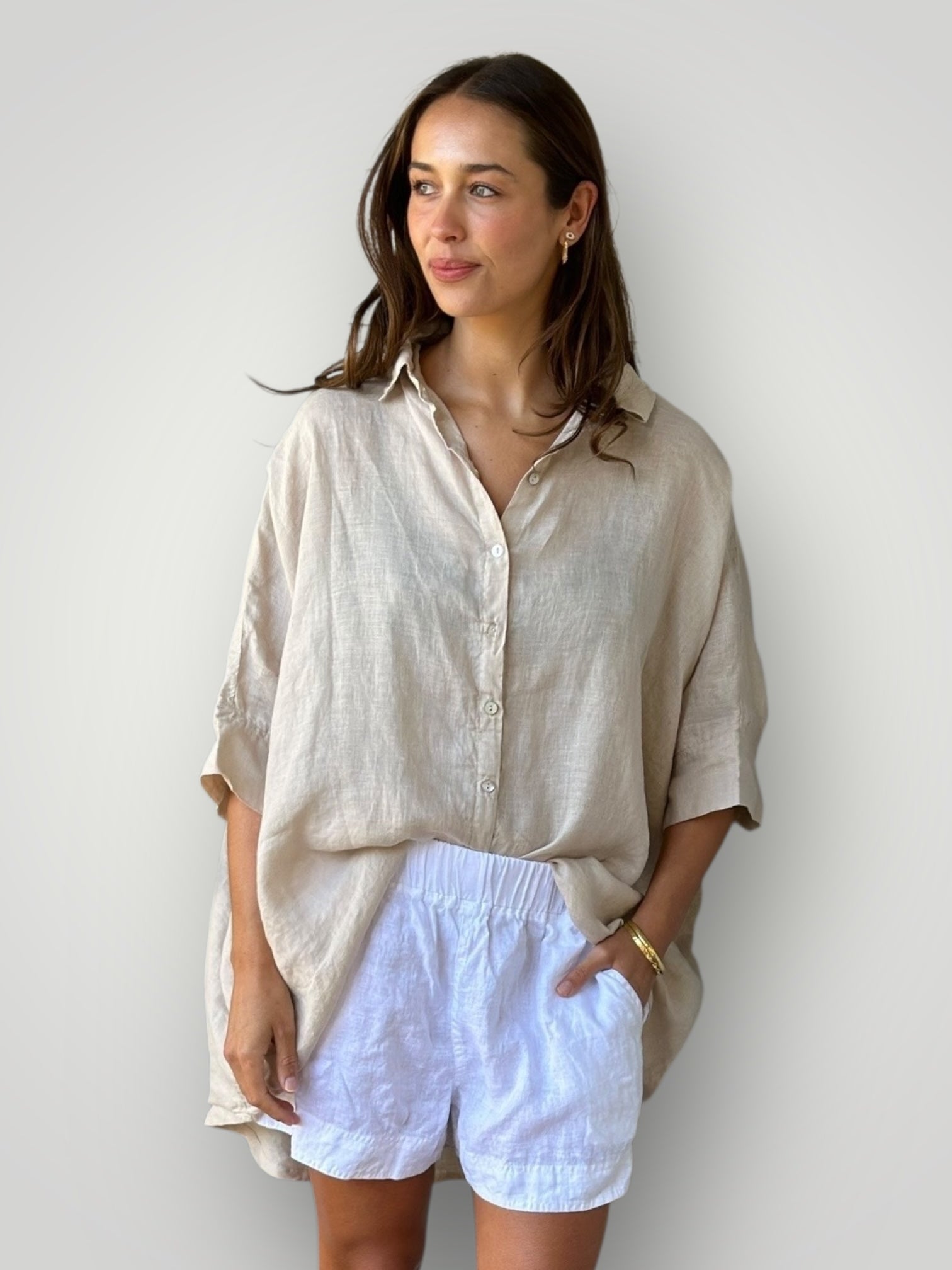 abbey short - white linen