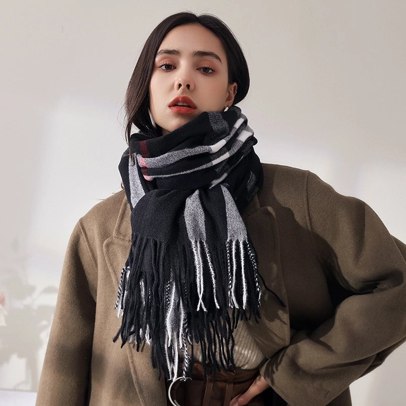 Women's Minimalist Classic Style Plaid Imitation Cashmere Scarf