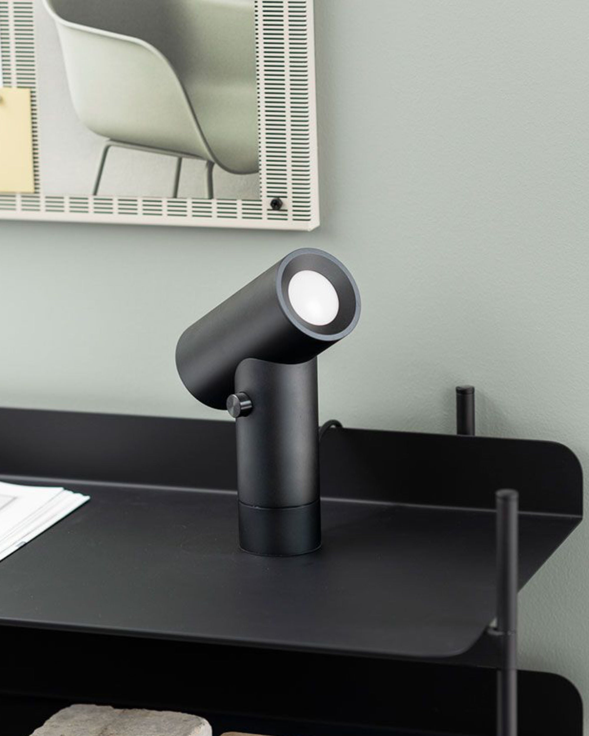 Beam table lamp H26. Black