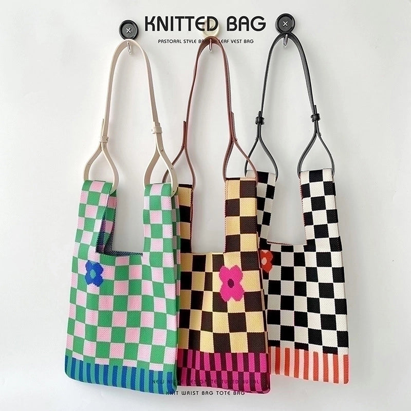 Women's Medium Polyester Plaid Flower Cute Open Handbag