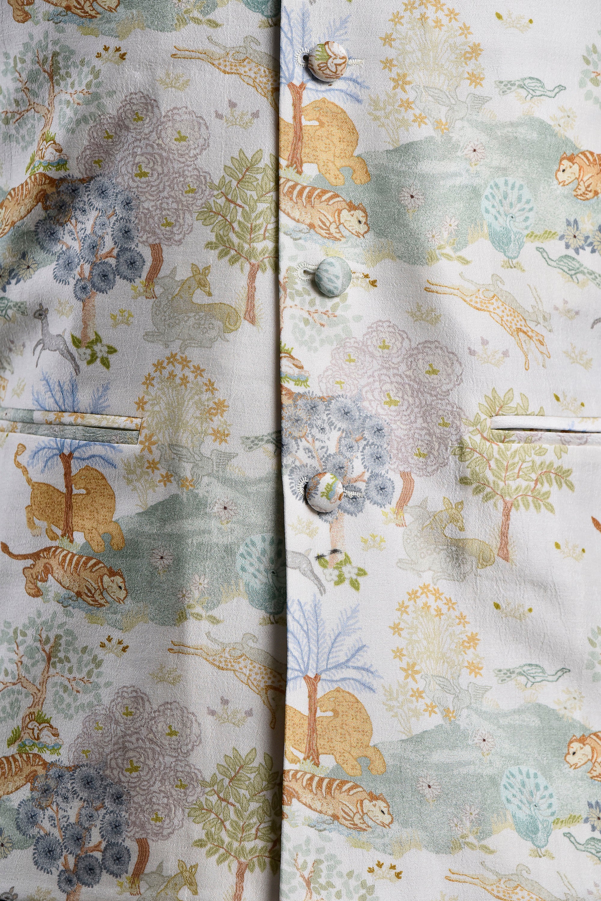 Tiger Crepe White Bandi