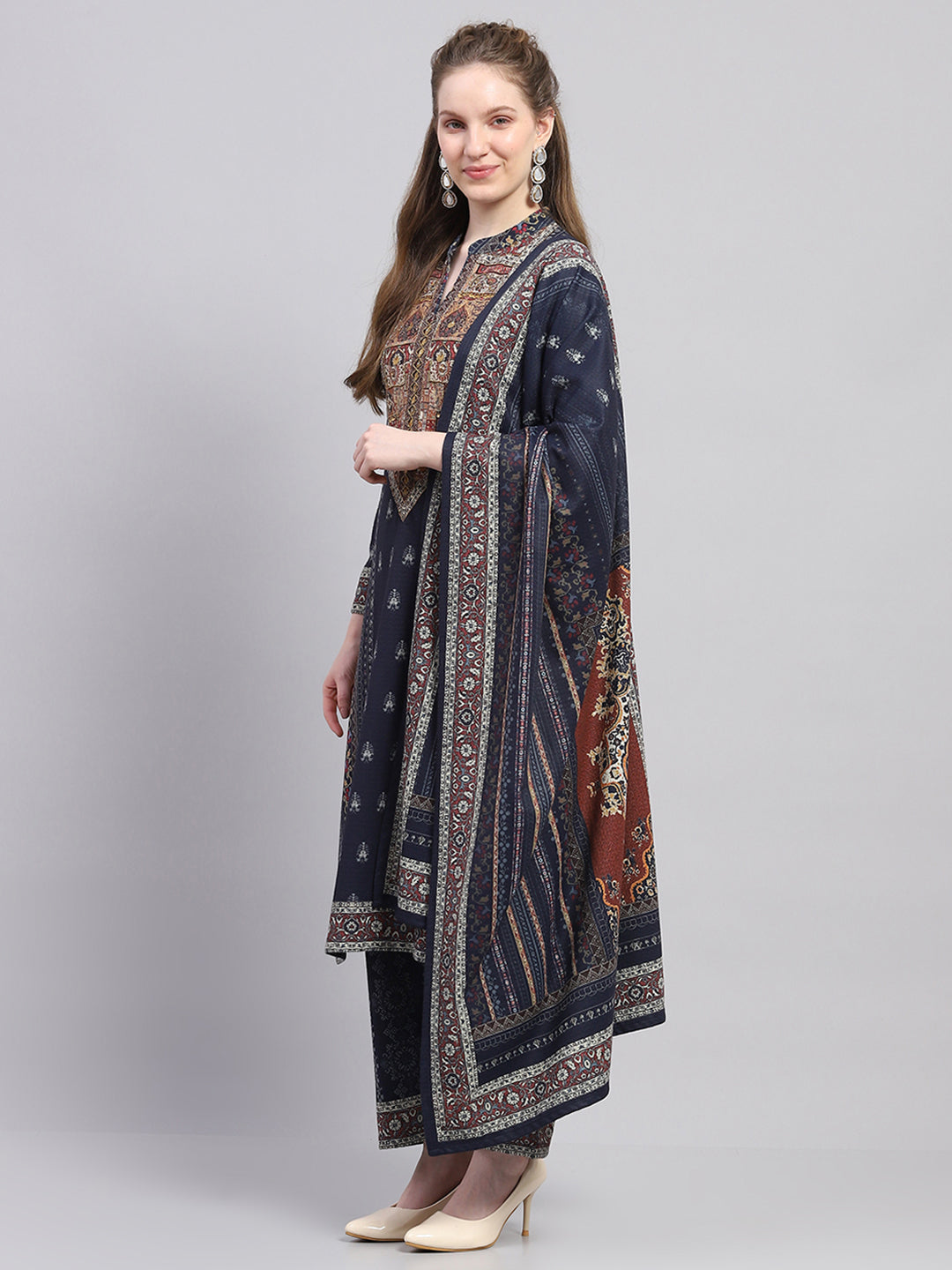 Women Navy Blue Printed Round Neck Full Sleeve Kurti Set with Stole