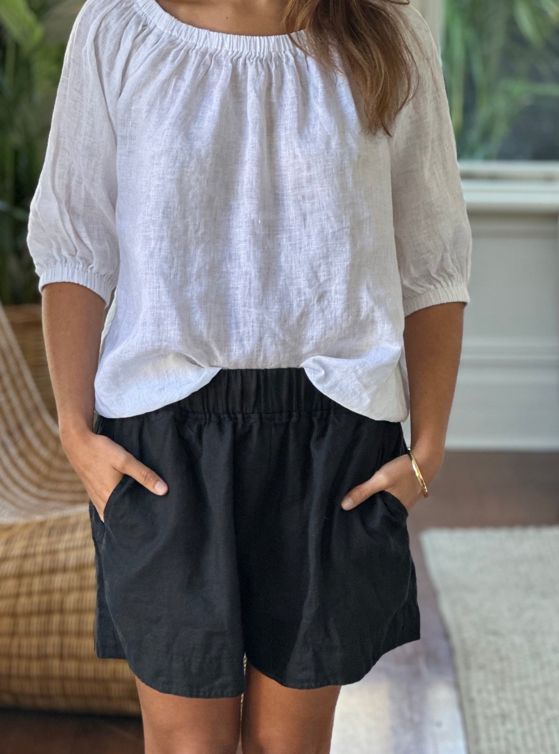 abbey short - black linen