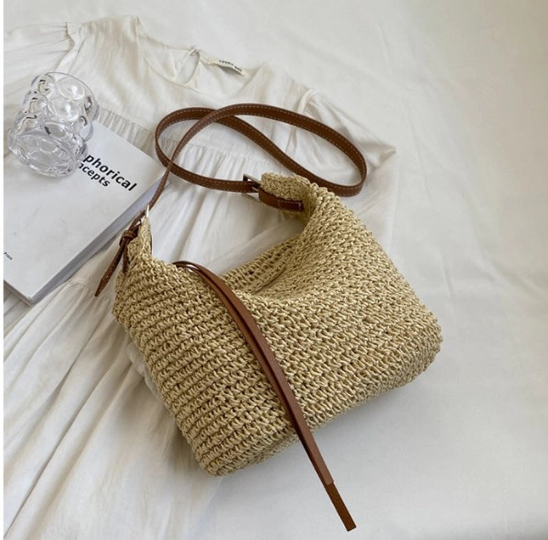 Women's Medium All Seasons Straw Classic Style Shoulder Bag