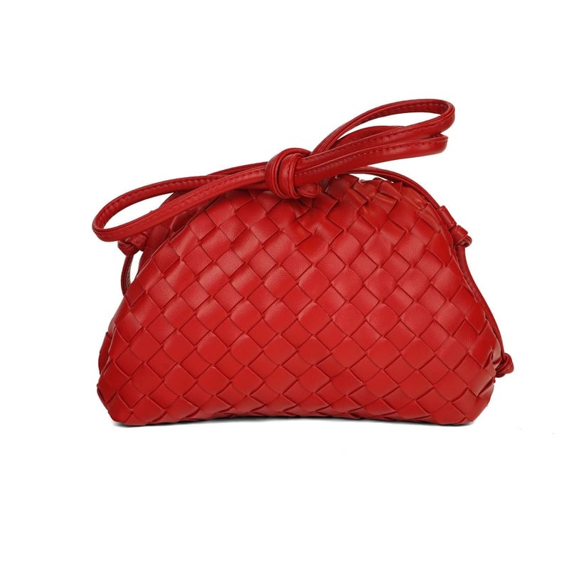 Women's Pu Leather Solid Color Classic Style Weave Cloud Shape Magnetic Buckle Crossbody Bag