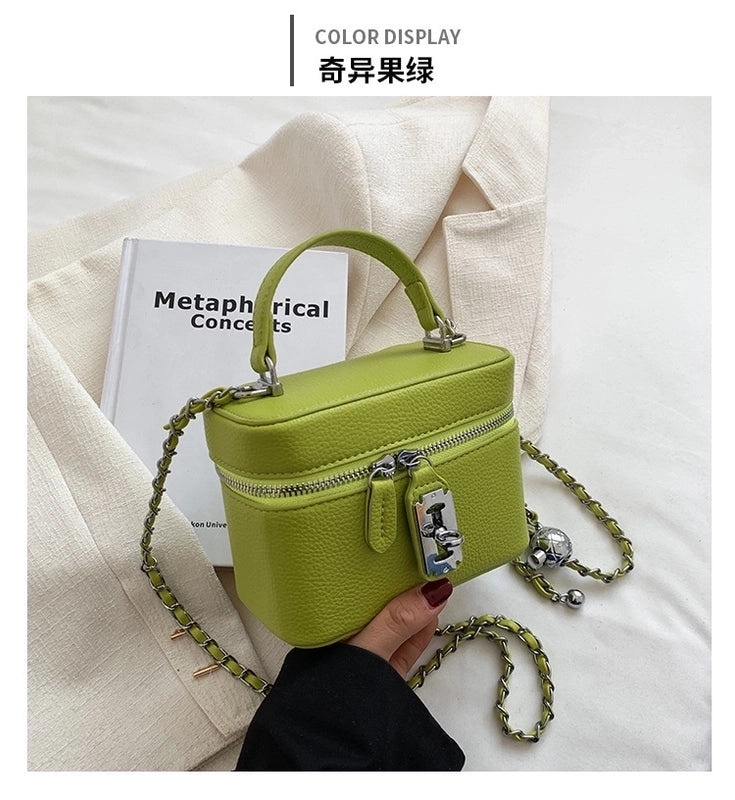 Women's Medium Pu Leather Solid Color Classic Style Square Zipper Shoulder Bag