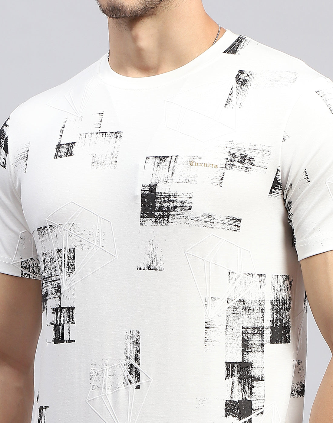 Men Off White Printed Round Neck Half Sleeve T-Shirt