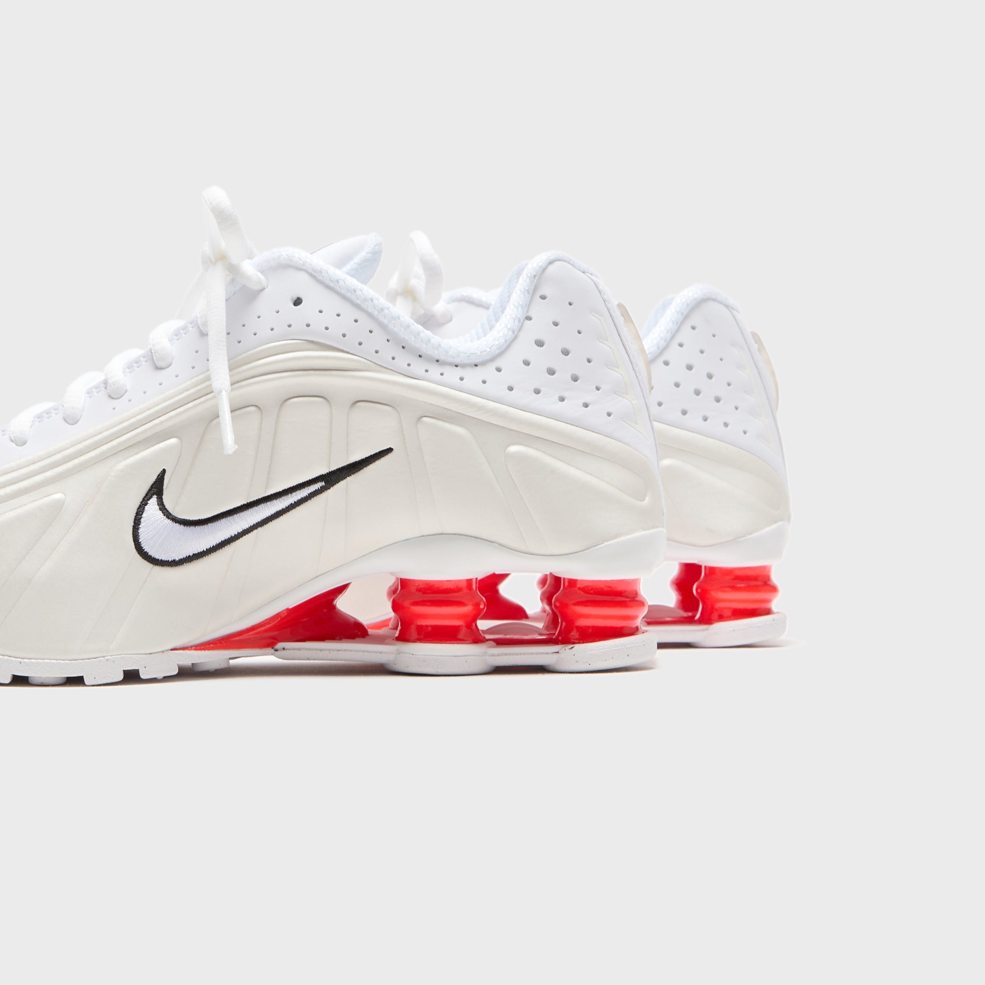 Nike WMNS Shox R4 - White / Phantom / Picante Red