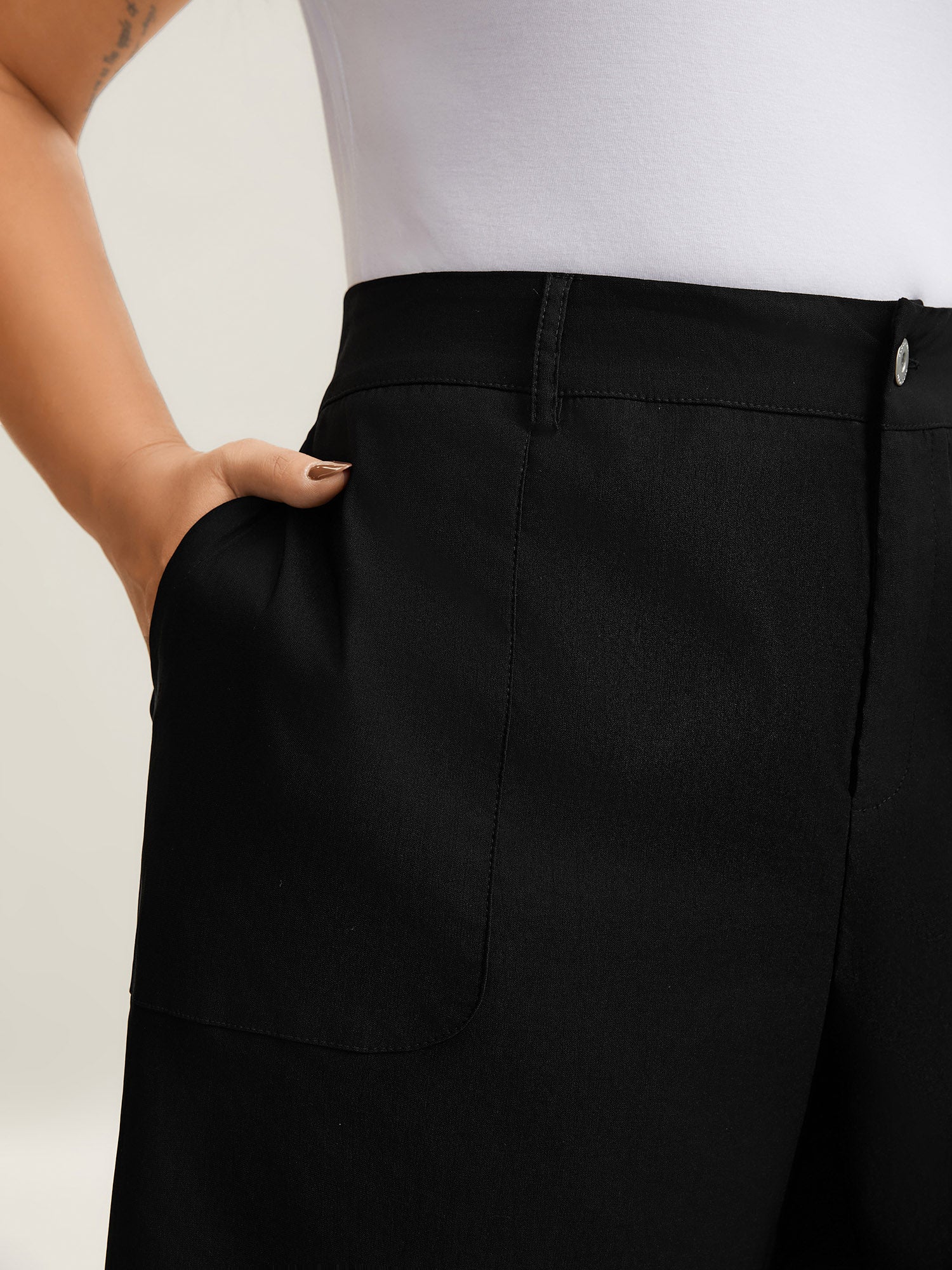 Rubber Waist Zipper Pockets Shorts