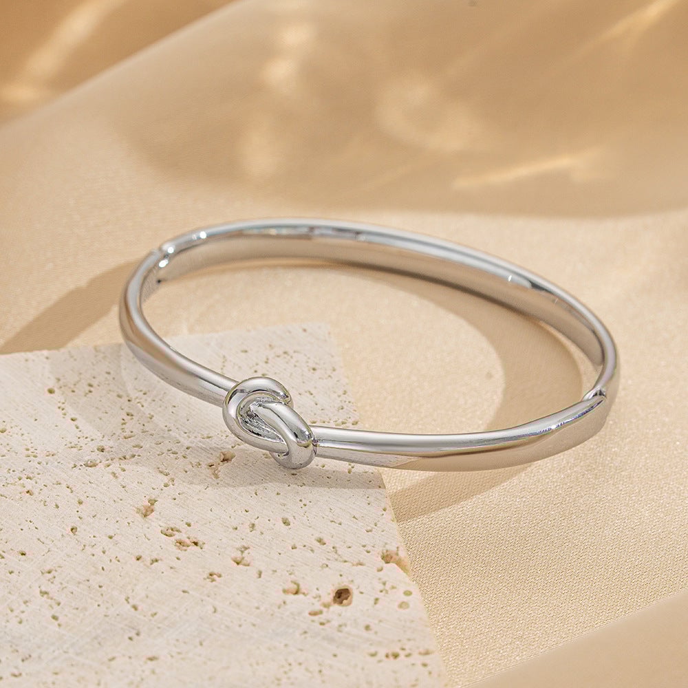 Fashionable Simple Niche Design Knotted Heart Shape Exquisite Bracelet