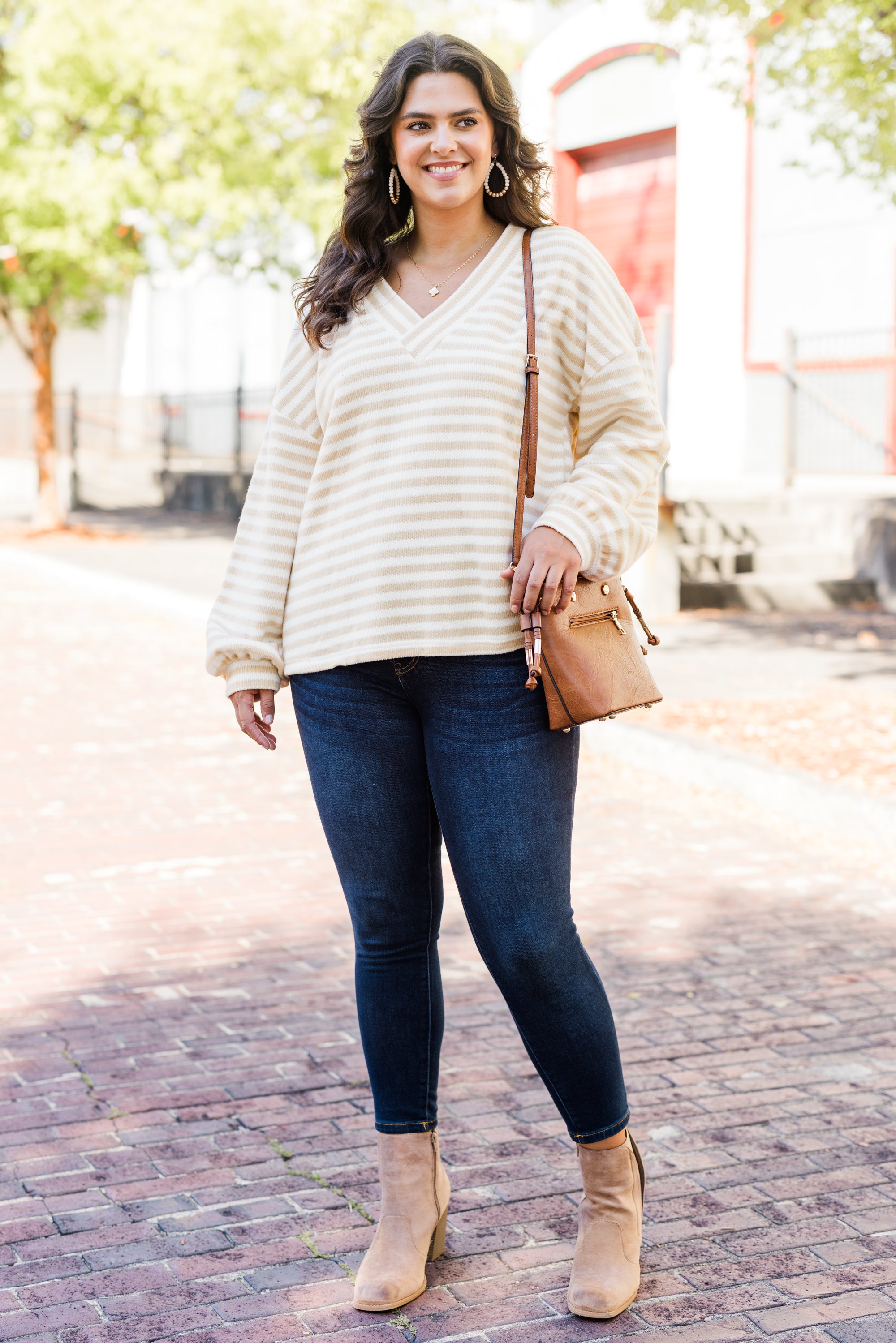 Making An Effect Pullover. Taupe-Cream