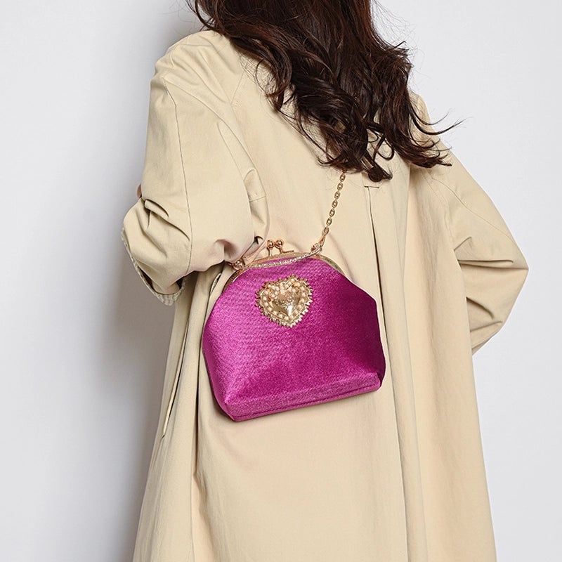Women's Gold Velvet Heart Shape Solid Color Elegant Sewing Thread Chain Shell Buckle Evening Bag